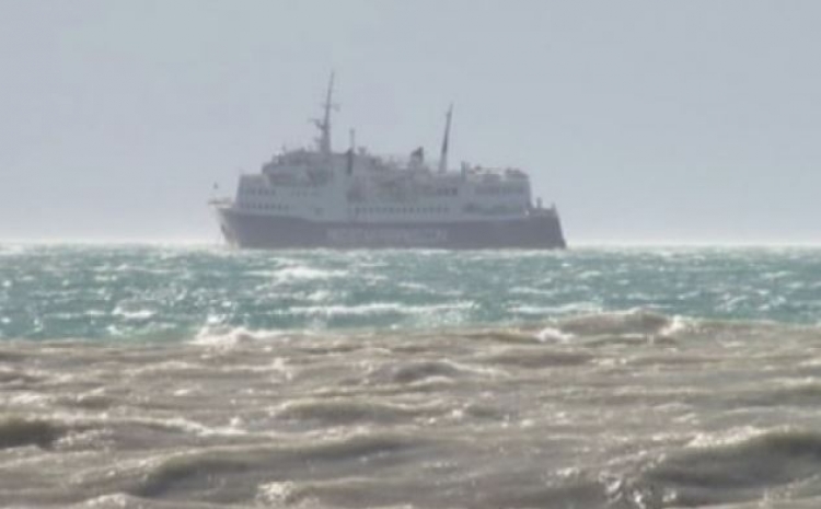 Defekt në targetin e linjës Bari-Durrës, pasagjerët kalojnë orë tmerri në det të hapur