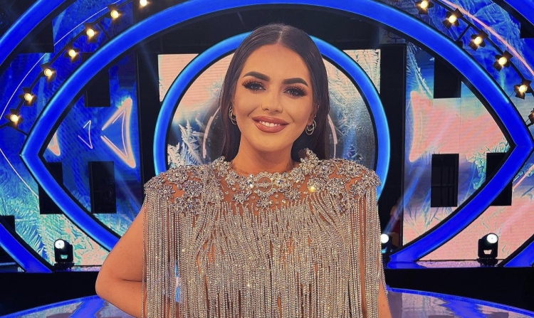 Fifi bën një ndryshim në pamje dhe zor se do ta njihni më