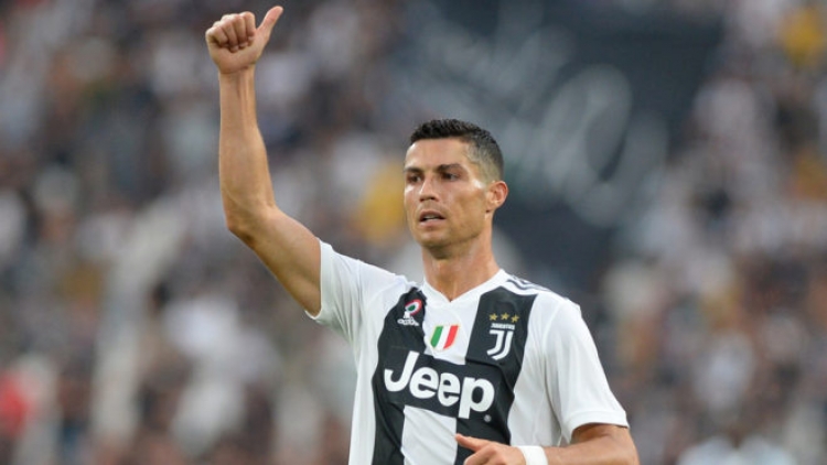 Amaneti i veçantë: “Më sillni golat e Cristiano Ronaldos, jo lule”[FOTO]