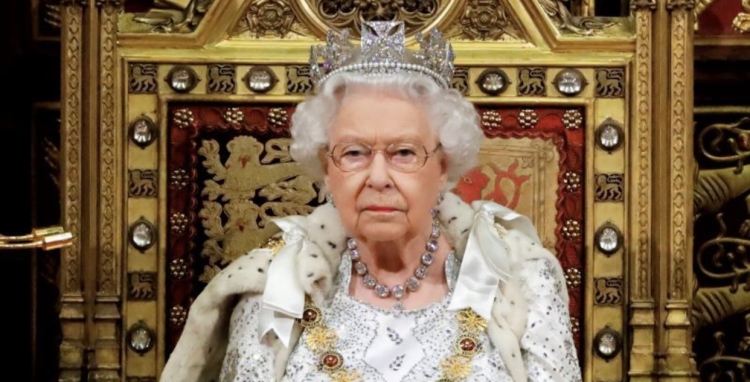 Kush do ta mbajë kurorën e Mbretëreshës Elizabeth me vlerë 800 mijë paund?