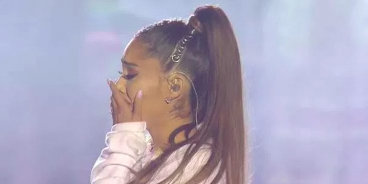 Duhet ta shihni patjetër fundin emocionues të koncertit homazh të Ariana Grande! [VIDEO]
