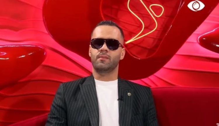 I verbër, por video e Stenaldos duke drejtuar makinën bëri xhiron e rrjetit, reagojnë familjarët e banorit: Ai e ka qejf…