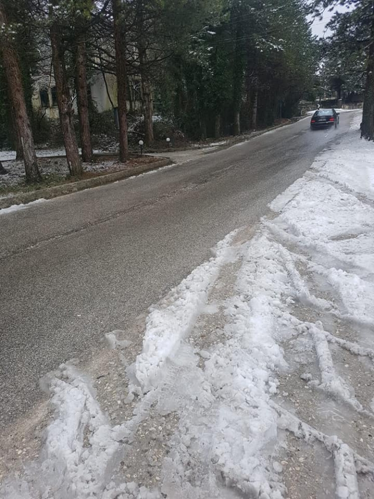 Reshjet e borës ndërpriten, ja gjendja e rrugëve në vend
