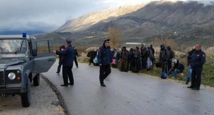 Trafiku i klandestinëve në vend, urdhër-arreste edhe për policë kufitarë