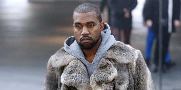 Kanye West kërkon falje