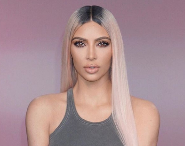 19 vite dhe shumë ndryshime! Ky imazh do t’ju bëjë të kuptoni shumë rreth Kim Kardashian[FOTO]