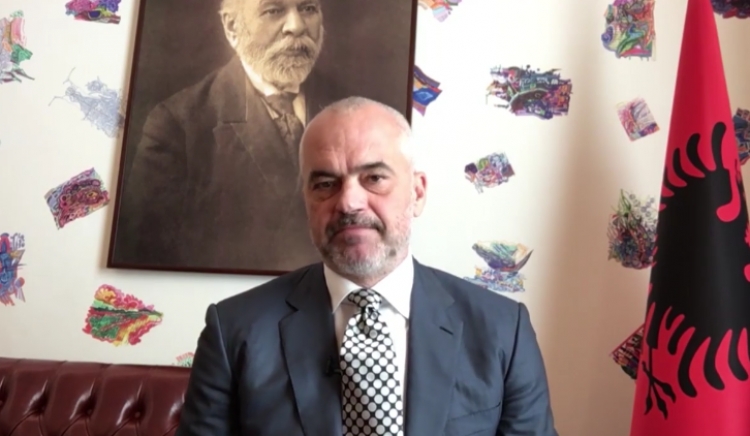 Edi Rama e kap sërish me median dhe analistët: Jeni kthyer në një parti politike të çartur [VIDEO]