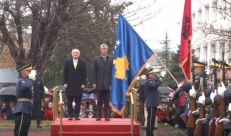 Presidenti Ilir Meta është pritur në Gjilan nga homologu i tij kosovar Hashim Thaçi, përurohet shtatorja e atdhetarit Idriz Seferi
