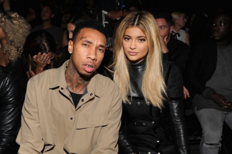 Tyga në shoqërinë e një femre tjetër pas ndarjes me Kylie Jenner [FOTO]