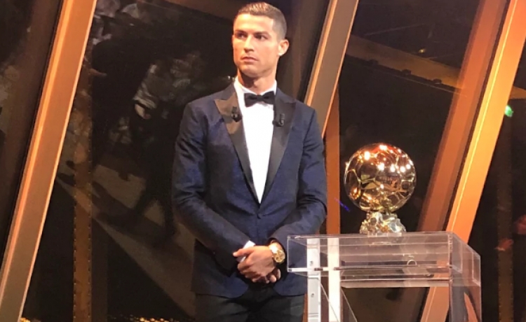 Cristiano Ronaldo fiton për herë të pestë “Topin e Artë”, ja fjalët e tij të para pas triumfit [VIDEO]