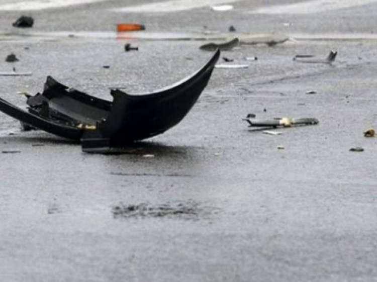 Aksident në Shkozë të Tiranës, automjeti përplaset me pemët, plagoset shoferi