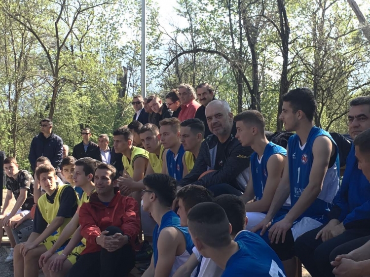 Rama dhe Veliaj ndeshje basketbolli me të rinjtë te Liqeni