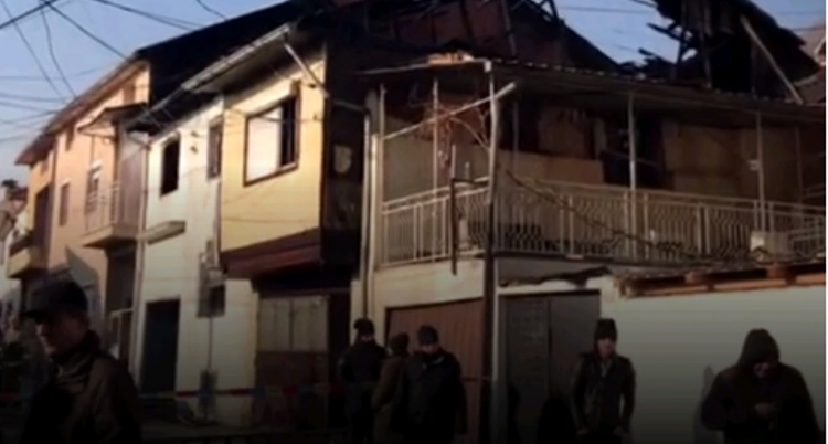 Tragjedi në Tetovë, përfshihet nga flakët banesa, humbin jetën 5 anëtarët e familjes