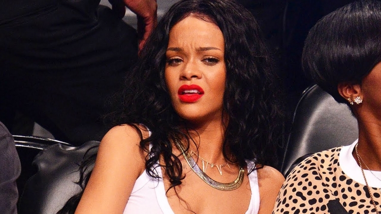 Rihanna ndahet dhe lëkura e saj ç’orientohet… Përse vallë? [FOTO]
