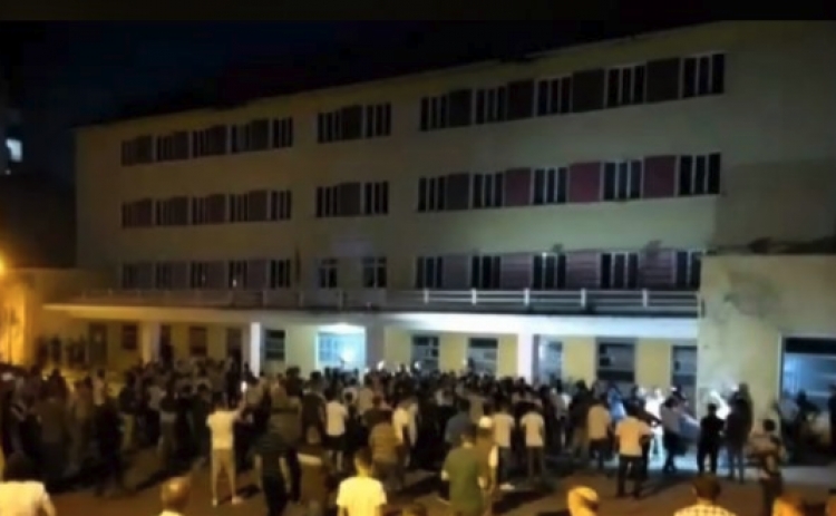 Zgjedhjet/ Dhuna në KZAZ, valë arrestimesh në Dibër, në Pogradec pranga punonjësve të bashkisë, mbyllën shkollat