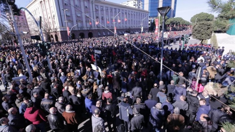 Protesta e opozitës/ Sekretari i përgjithshëm i LSI-së: Policia mos provokojë...