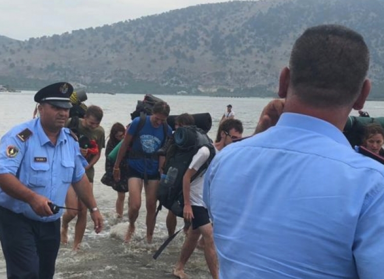 14 turistë në rrezik për jetën, FNSH ndërmerr operacion kërkim-shpëtimi [FOTO]