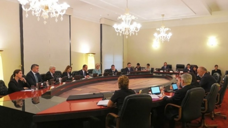 Rama mbledh qeverinë në Pallatin e Brigadave, bën bilancin para pushimeve