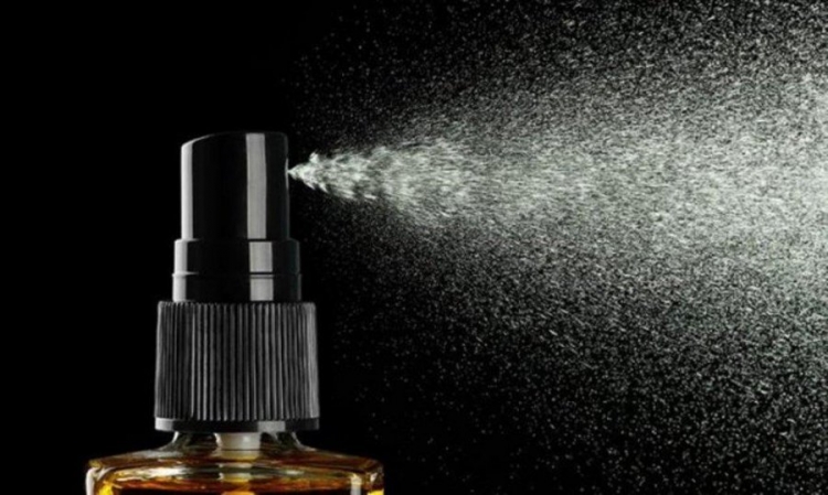 Studimi: Parfumi është i dëmshëm për shëndetin