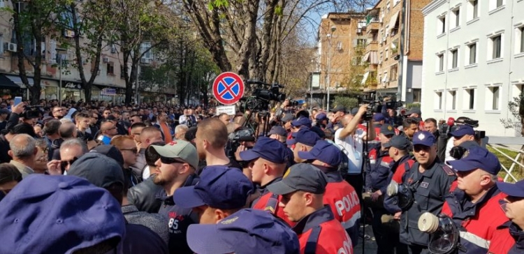 Akuzohen se kanë ushtruar ''dhunë'' ndaj efektivëve të policisë, nën hetim 6 ish-deputetë të PD