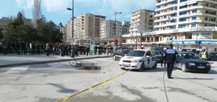 Vlorë, policia arreston shtetasin Albion.B, 27-vjeçar pasi aksidentoi kalimtarin me mjetin e tij tip “Toyota”