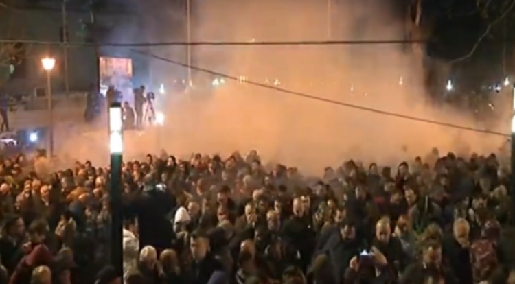 Policia e Shtetit i bën thirrje protestuesve: ''Ndaloni veprimet e dhunshme, do të zbatojmë ligjin''
