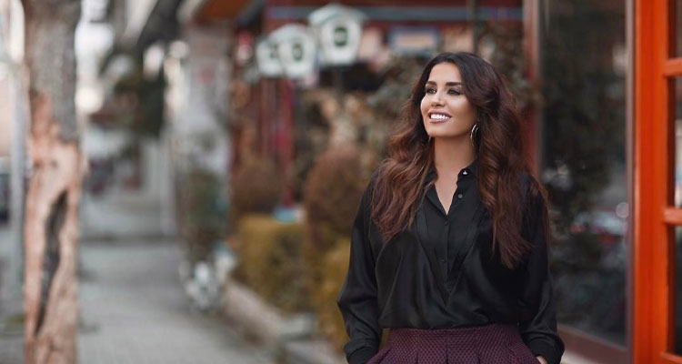 Jonida Maliqi zgjedh për krushkë këngëtaren e famshme [FOTO]
