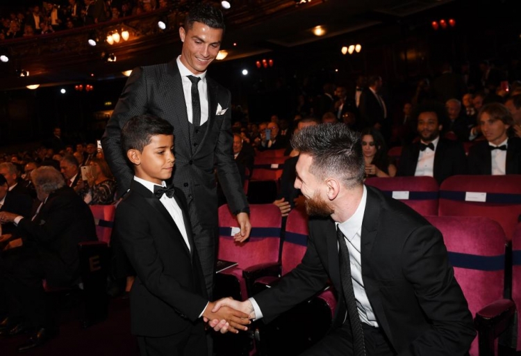 Djali i Ronaldos “tradhton” babain e tij? Shihni çfarë ka postuar në Instagram [FOTO]
