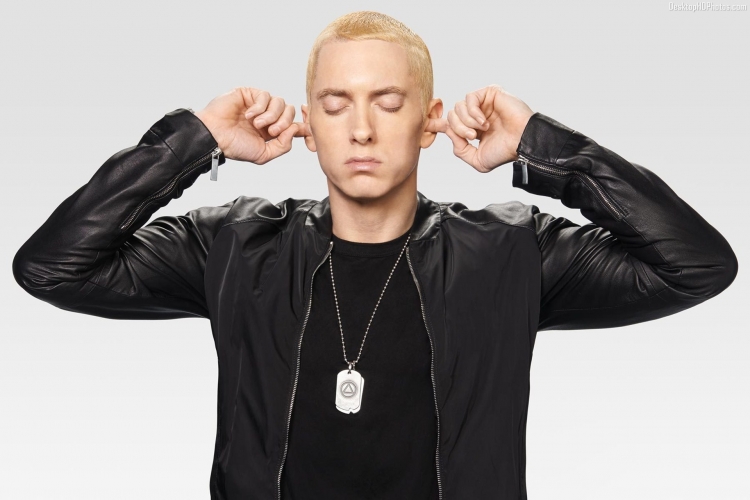 Eminem surprizon fansat, lançon albumin e ri “Kamikaze”