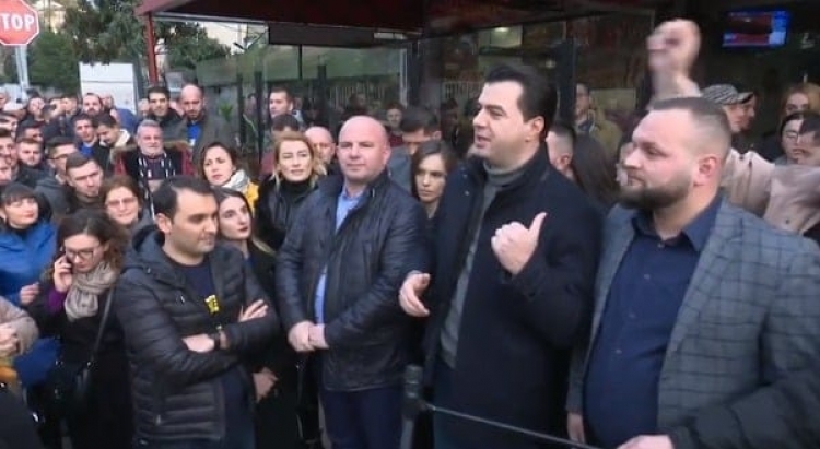 Basha: Vlora do e përzë Ramën, nesër o do të dalë përpara drejtësisë ose do i bashkohet Gruevskit