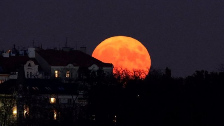 Sytë lart nga qielli! Mos e humbisni spektaklin e Hënës së Plotë, ja çfarë duhet të bëni! [FOTO]