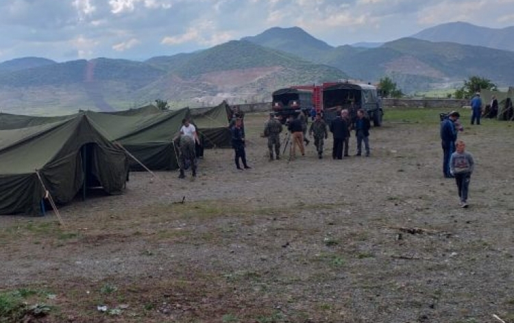 “Flemë jashtë dhe në kasolle. Lista selektive”, banorët e prekur nga tërmeti në Korçë nisin protestën