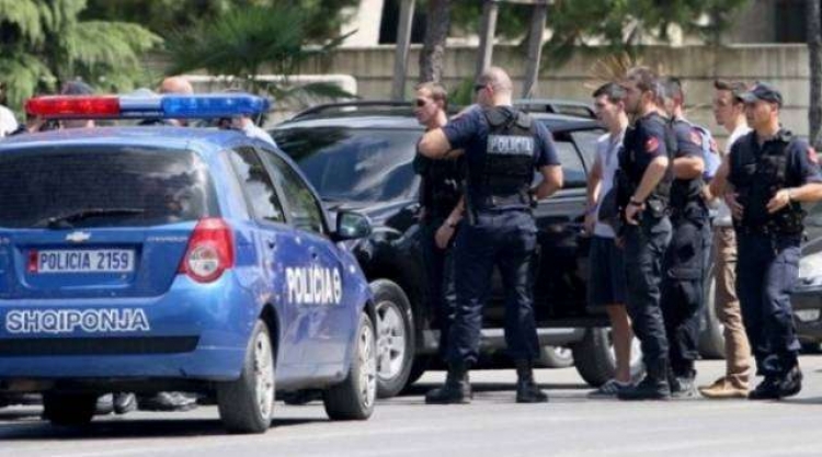 Denoncimi: Në Policinë e Vlorës efektivët me Jehovain, luten në grup për paqe dhe siguri…