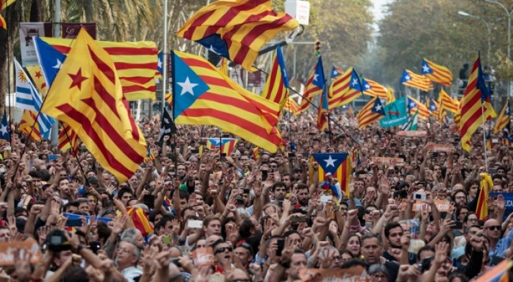 Kryeministri i Spanjës shpërbën parlamentin e Katalonjës