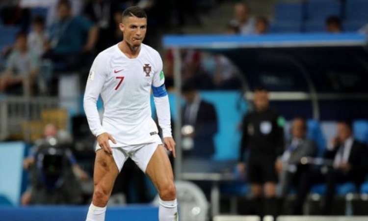 Do të çuditeni! Zbulohet arsyeja pse Cristiano Ronaldo vesh gjithmonë bluzë me mëngë të gjata, e kishit menduar? [FOTO]