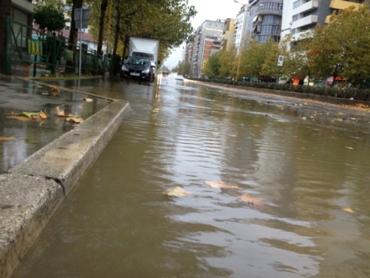 Bashkia e Tiranës në alert: Kujdes, mos kaloni pranë lumenjve dhe përrenjve!