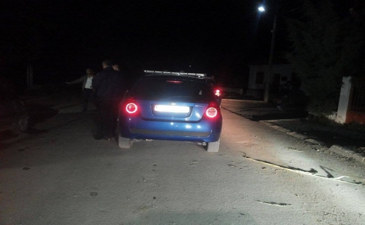 Vrasje në Durrës, një 45-vjeçar gjendet i vdekur në makinë