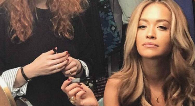 Rita Ora sot nuk është zgjuar vetëm, cili  është mashkulli në shtratin e saj?  [FOTO]