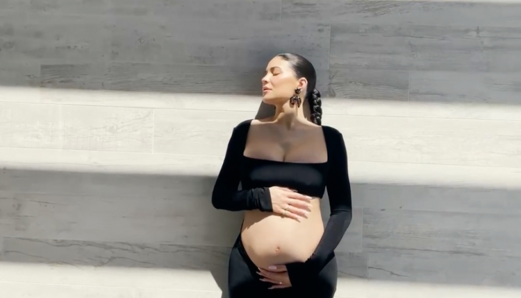 Nënë për herë të dytë, Kylie Jenner konfirmon shtatzëninë me videon më të ëmbël!