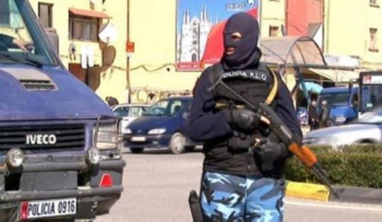 Vlorë kundërshtuan efektivët e FNSH për kontrollin, arrestohen 6 persona