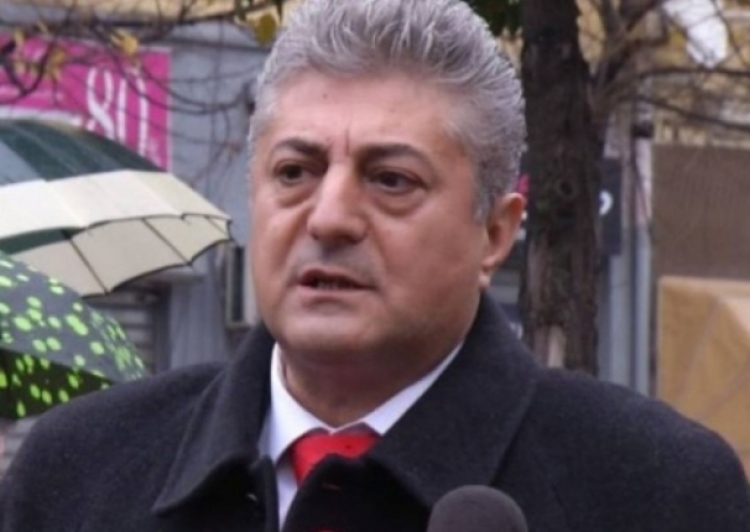 Jep dorëheqjen kreu i këshilltarëve të PD-së Leonard Olli