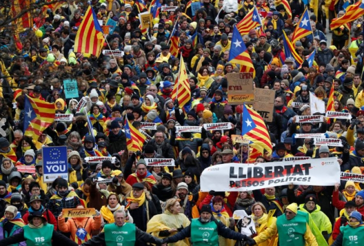 Për Katalonjën, 45 mijë protestues në Bruksel: Europë zgjohu [FOTO]