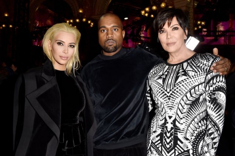 Sherr mes Kanye West dhe Kriss Jenner? Të gjitha i sqaron kjo e fundit me këtë postim [FOTO]