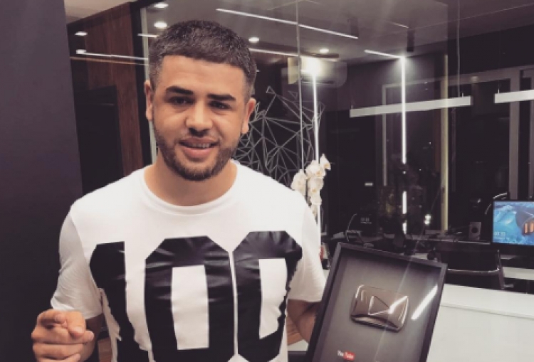 Noizy merr këtë çimim nga Youtube [FOTO]