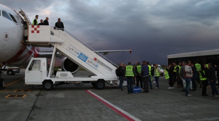 S'morën azil në Francë e Belgjikë, riatdhesohen 36 shqiptarë nga Franca e Belgjika, zv/Ministrja Kuko: Shanset për azil janë zero! [FOTO]