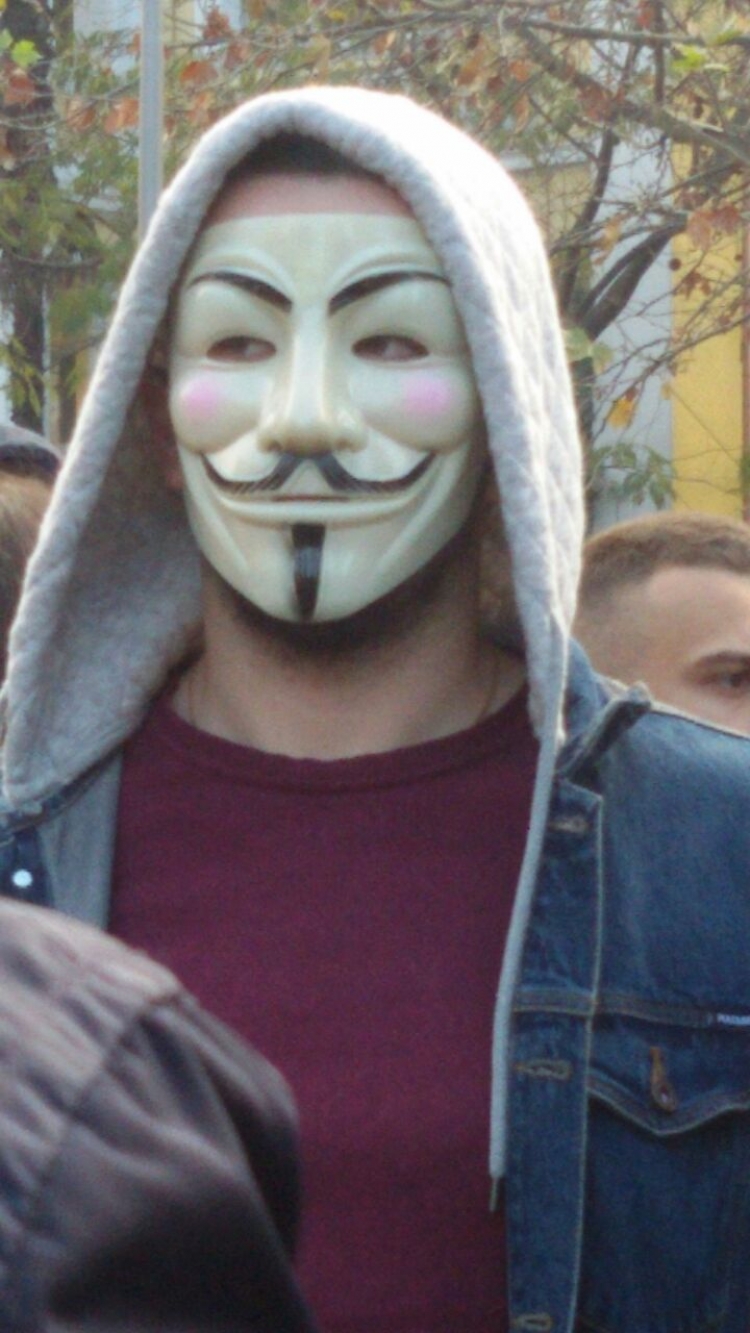 Anonymus në protestën para parlamentit [FOTO]