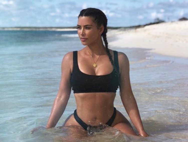 Kim Kardashian i mblodhi të gjithë bashkë! Po tani çfarë do festohet?[FOTO/VIDEO]