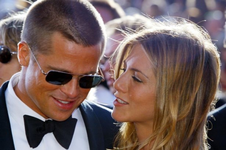 Nuk pritej! Brad Pitt i bën dhuratën miliona dollarëshe ish të dashurës së saj dhe Angelina do “plasë” nga inati! [FOTO]