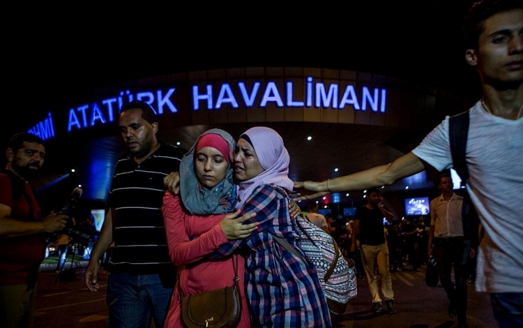 Personazhet publik reagojnë ndaj tragjedisë në Stamboll [FOTO]