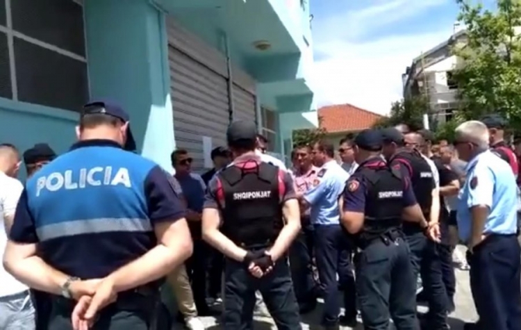 Tensione në Shkodër, policia dhe përfaqësues të PD përplasen për KZAZ